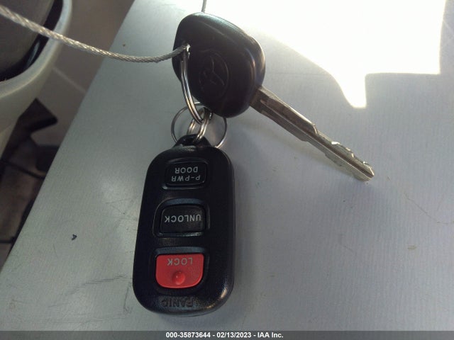 2002 TOYOTA SIENNA LE/XLE VIN: 4T3ZF13C52U428792