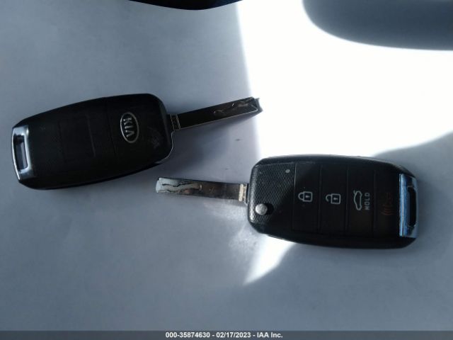 3KPA25AB2KE209021 KIA Rio 5-door S