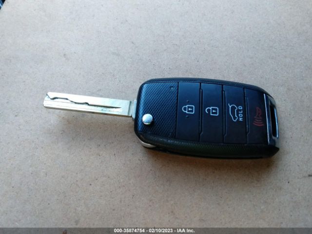 5XYPGDA57GG002070 KIA SORENTO LX