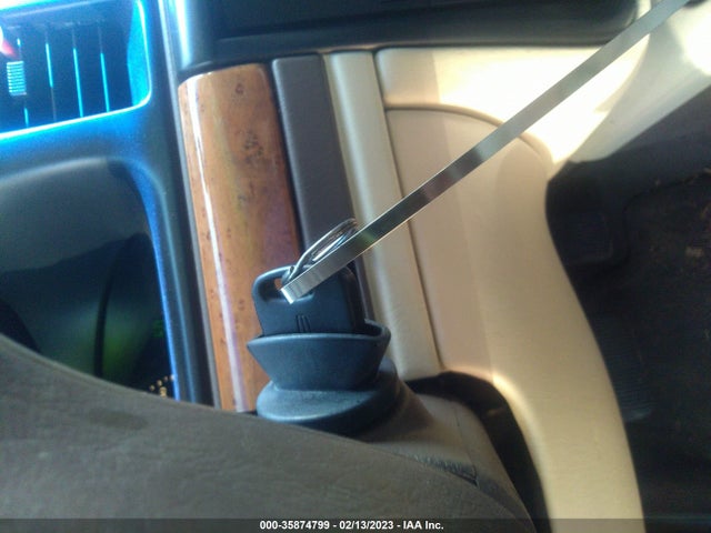 Lincoln Continental 1998 1LNFM97VXWY742531 Image 3