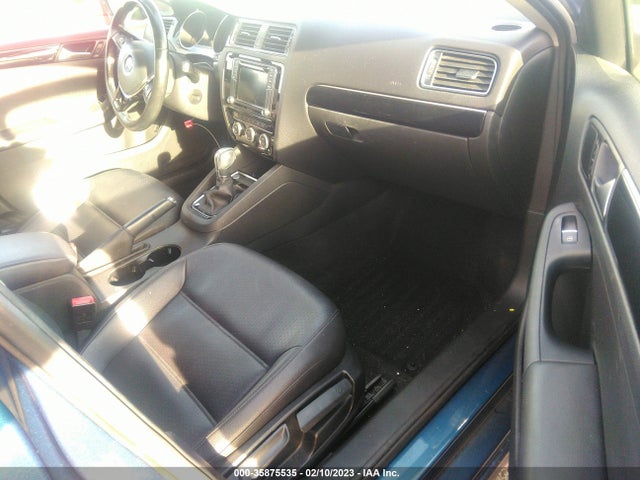 3VWL17AJ2HM256673 Volkswagen Jetta 1.8t Sel