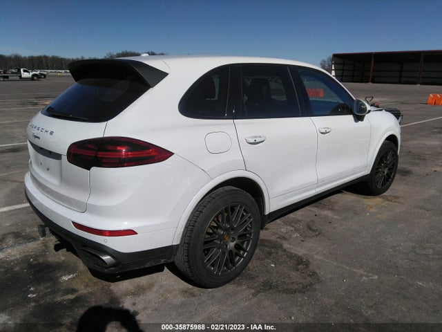 2017 PORSCHE CAYENNE WP1AA2A29HKA86131 Photo 3