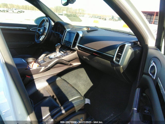 2017 PORSCHE CAYENNE WP1AA2A29HKA86131 Photo 4