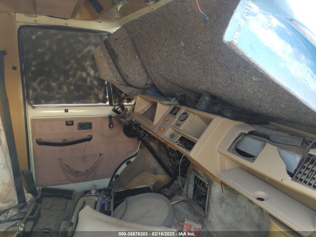 1986 WINNEBAGO LE SHARO/PHASAR VIN: 1WWBB15M2GF103738