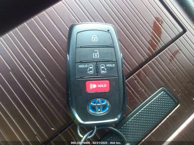 2021 Toyota Sienna, VIN: 5TDKRKECXMS036844