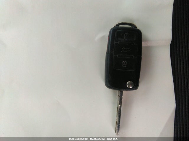 Volkswagen Rabbit 2008 WVWBA71K48W203058 Image 3