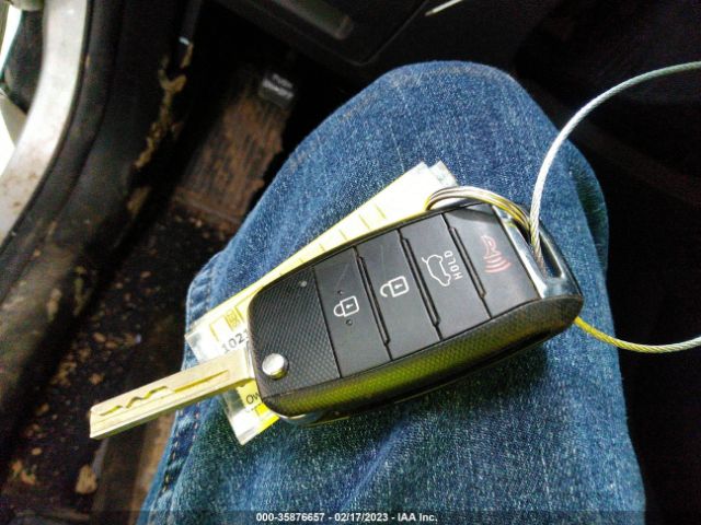 5XYPGDA57KG444369 KIA Sorento Lx V6