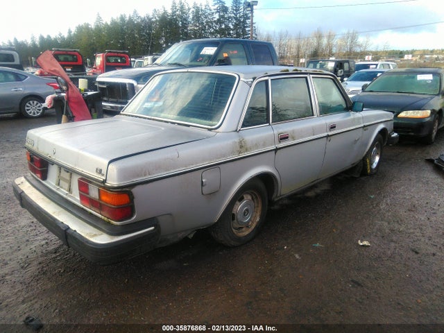 1980 VOLVO 264 VIN: VC26445A1101575