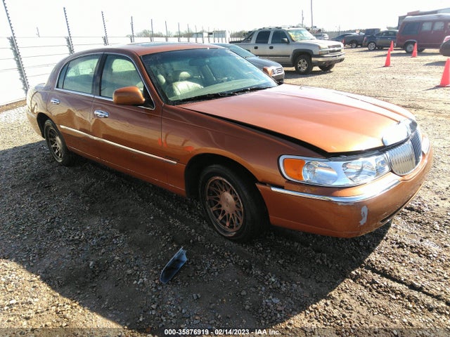 Lincoln Town Car Sig. 2002 1LNHM82W82Y649097 zdjęcie główne