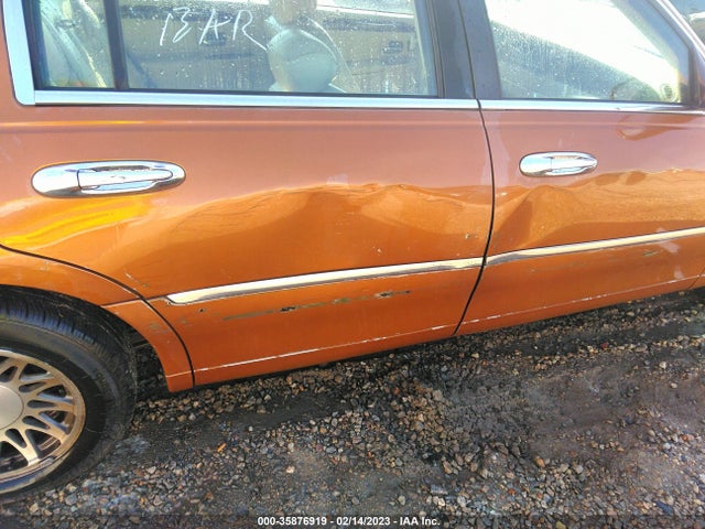 Lincoln Town Car Sig. 2002 1LNHM82W82Y649097 Image 7