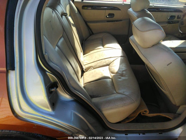 Lincoln Town Car Sig. 2002 1LNHM82W82Y649097 Image 9