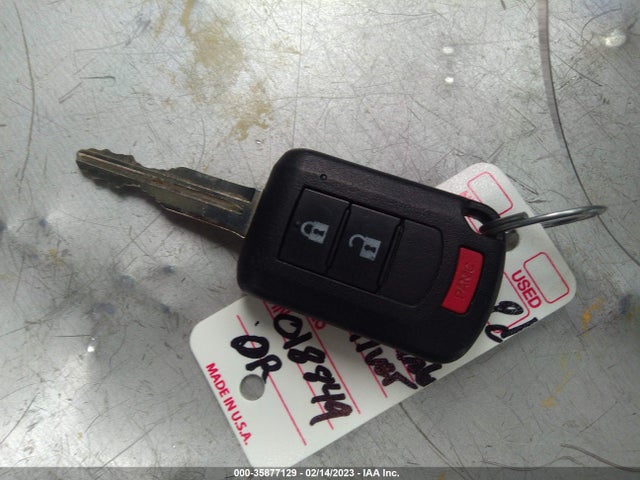 JA4AD2A38LZ018849 Mitsubishi Outlander Es