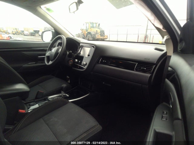 JA4AD2A38LZ018849 Mitsubishi Outlander Es