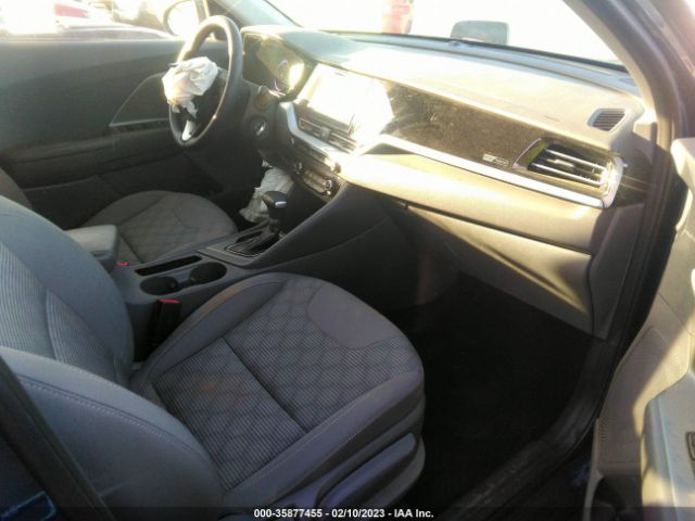 KNDCB3LC6N5515772 KIA NIRO LX