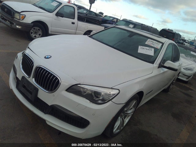 BMW 7 Series 740i 2013 WBAYA6C51DC995206 Image 2