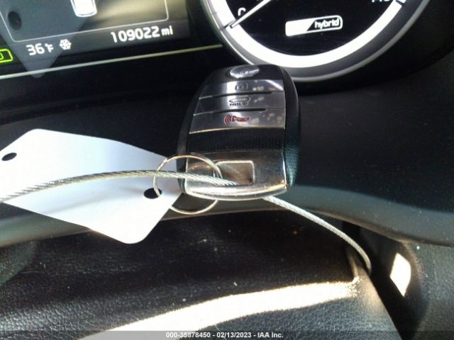 KNDCB3LC0H5062656 KIA NIRO LX