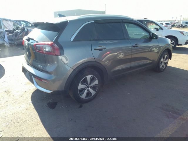 KNDCB3LC0H5062656 KIA NIRO LX