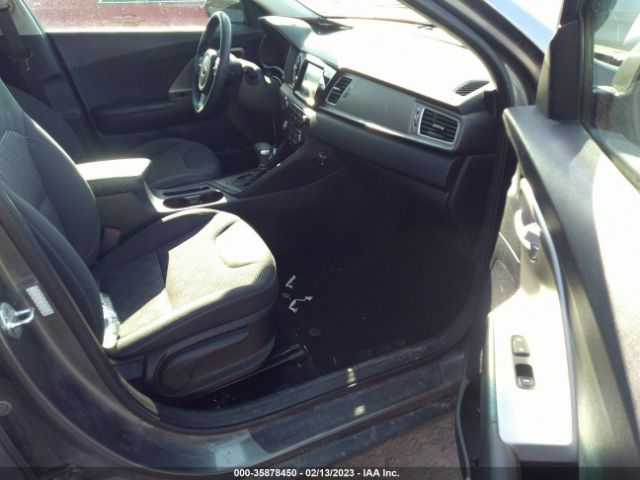 KNDCB3LC0H5062656 KIA NIRO LX