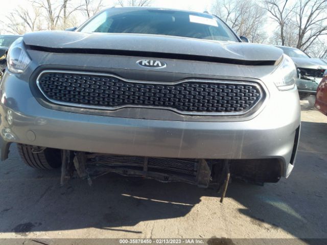 KNDCB3LC0H5062656 KIA NIRO LX