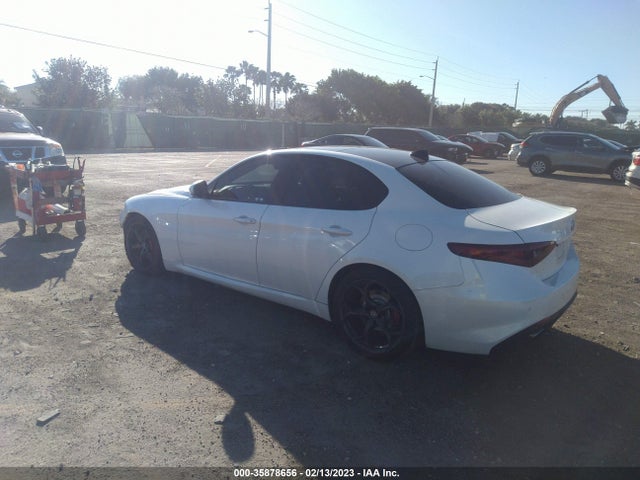 2017 Alfa Romeo Giulia, VIN: ZARFAECN0H7533552