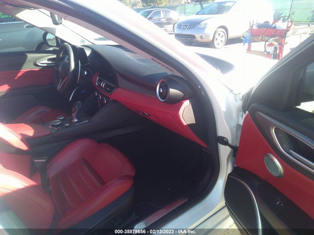 2017 Alfa Romeo Giulia, VIN: ZARFAECN0H7533552