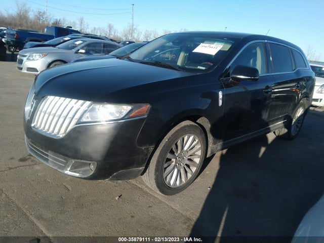 Lincoln MKT 2010 2LMHJ5AR3ABJ20708 Image 2