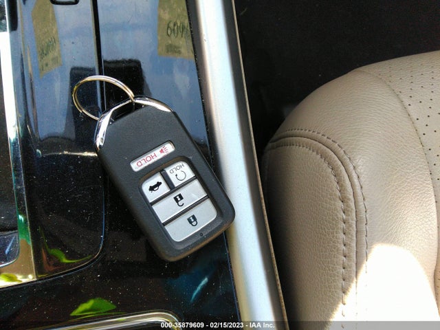 35879609 :رقم المزاد ، 1HGCR3F90GA027568 vin ، 2016 Honda Accord Sedan Touring مزاد بيع
