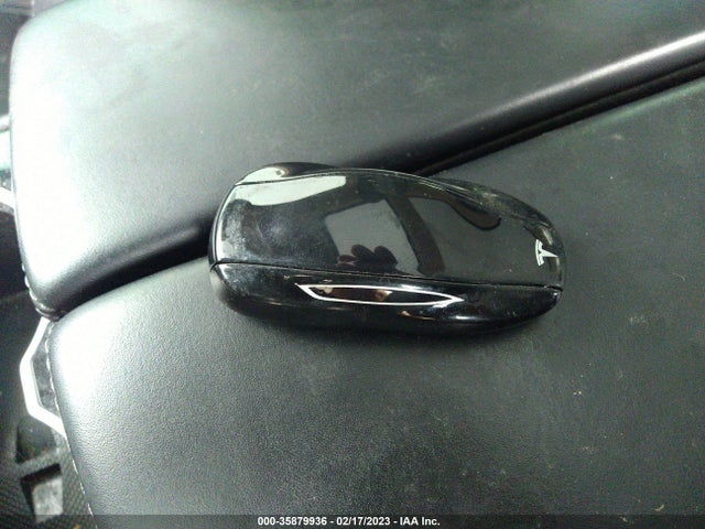 2016 Tesla Model S, VIN: 5YJSA1E26GF142595
