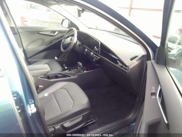 KNDCT3LE8P5061218 KIA NIRO SX