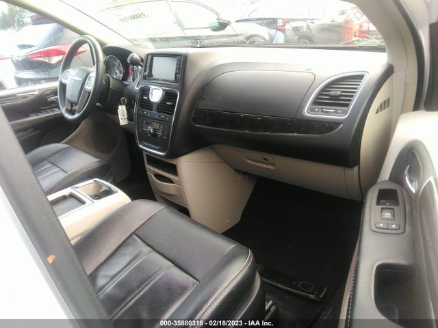 2015 Chrysler Town & Country, VIN: 2C4RC1BG5FR716194