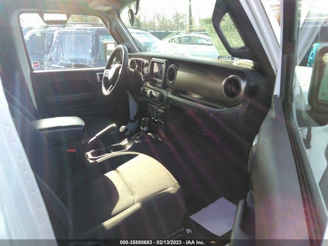 1C4HJXDG8JW147522 Jeep Wrangler Unlimited Sport S