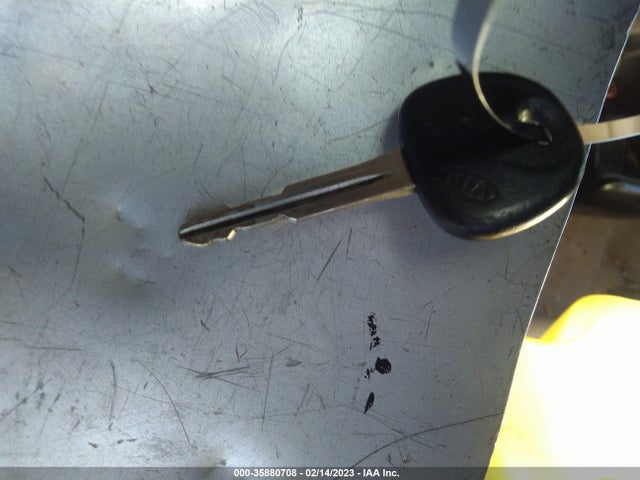 Lincoln Continental 2000 1LNHM97V0YY792639 Image 3