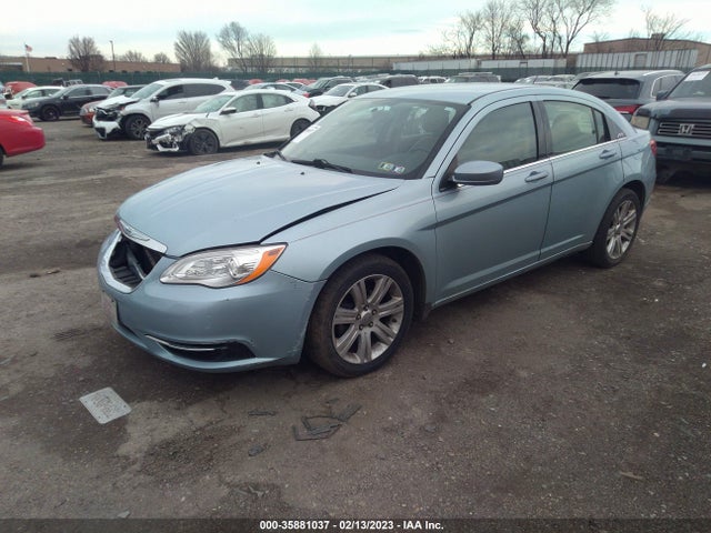 Chrysler 200 Touring 2012 1C3CCBBB7CN181589 Image 2