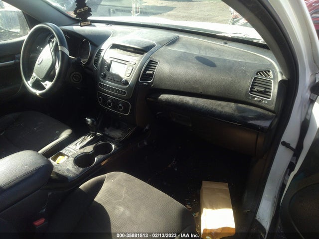 2014 KIA SORENTO LX VIN: 5XYKT4A77EG530177