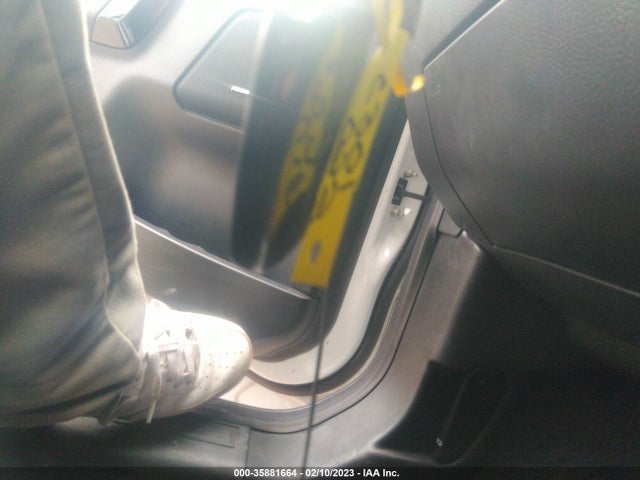 Land Rover LR2 2014 SALFR2BG7EH395852 Image 3