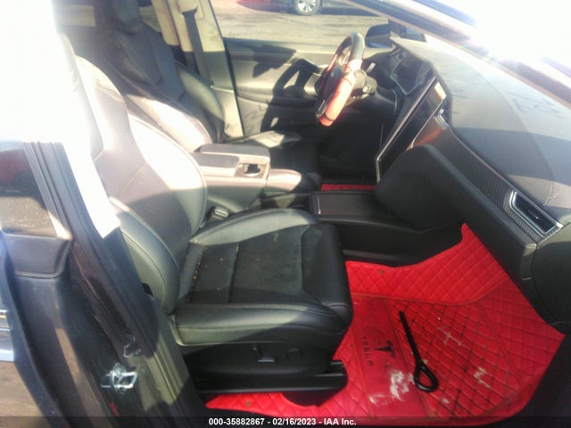 2018 Tesla Model X, VIN: 5YJXCAE27JF081359