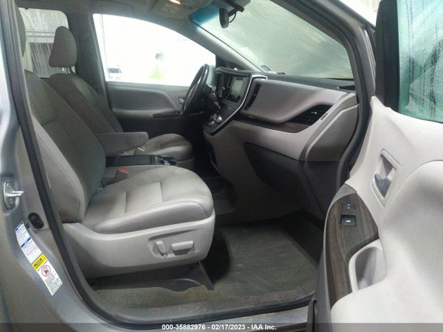 2017 Toyota Sienna, VIN: 5TDDZ3DC8HS161136
