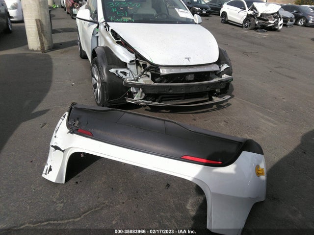 Tesla Model Y Long Range 2021 5YJYGDEE1MF069555 Image 4