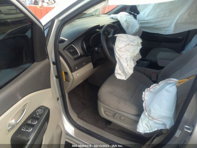 KNDMB5C16F6027643 KIA SEDONA LX