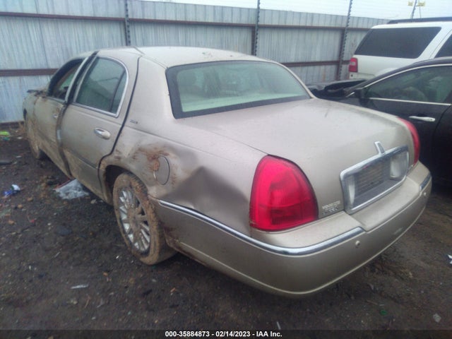 Lincoln Town Car Ultimate 2004 1LNHM83WX4Y658949 Image 4