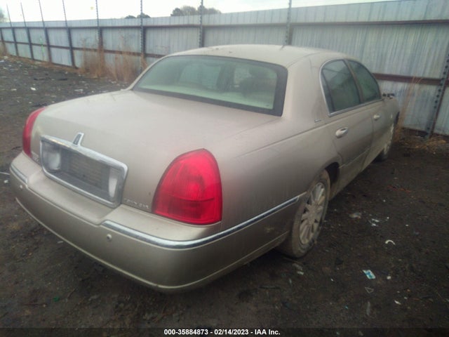 Lincoln Town Car Ultimate 2004 1LNHM83WX4Y658949 Image 5