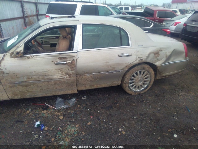 Lincoln Town Car Ultimate 2004 1LNHM83WX4Y658949 Image 7