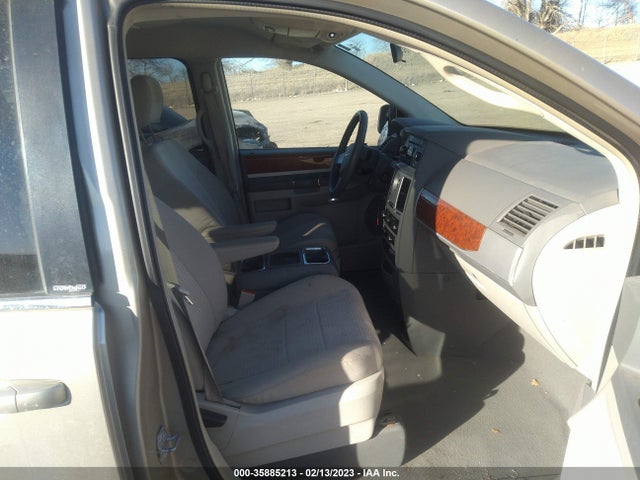 2A8HR541X9R513051 Chrysler Town & Country Touring