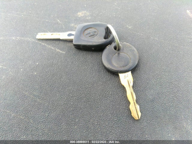 3VWCC21V0YM803276 Volkswagen CABRIO
