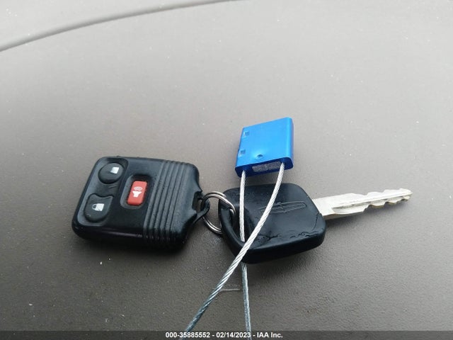 Lincoln Navigator 2000 5LMEU27A8YLJ17087 Image 3