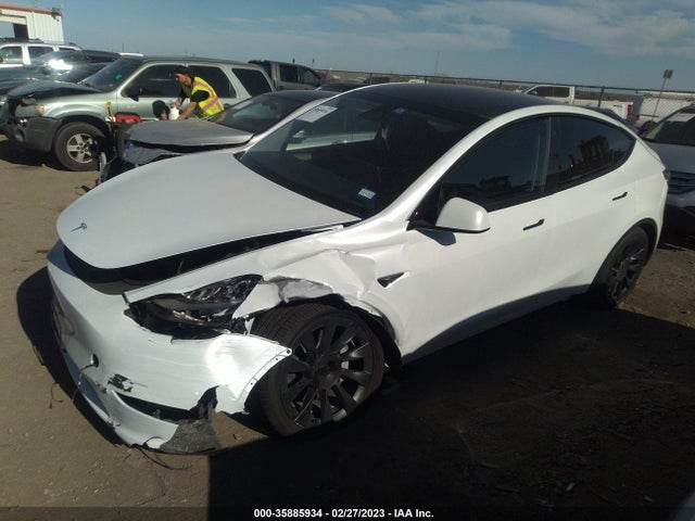Tesla Model Y Long Range 2023 7SAYGDEE0PA032582 Image 2