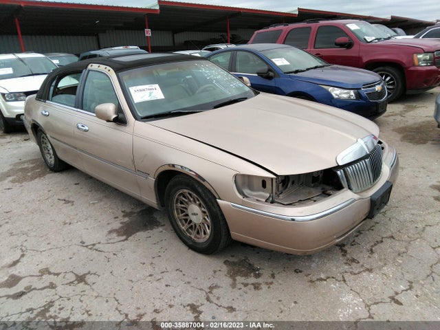 Lincoln Town Car Signature 1998 1LNFM82W8WY628764 main image