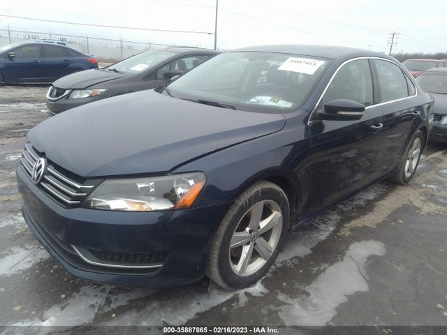 Volkswagen Passat 2013 1VWBP7A3XDC149247 Image 2