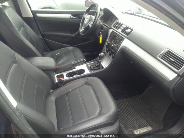 Volkswagen Passat 2013 1VWBP7A3XDC149247 Image 6