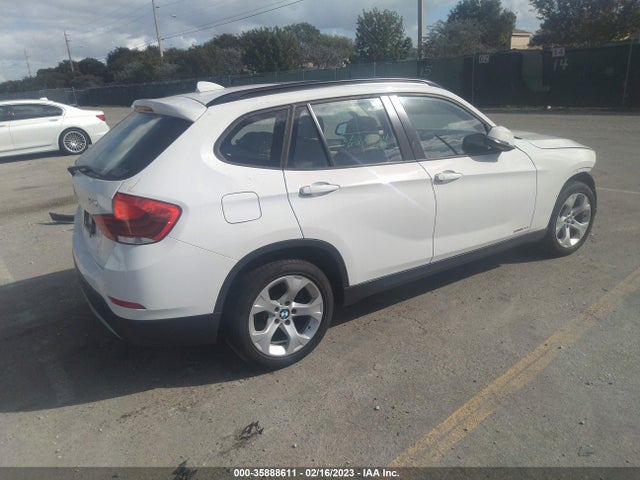 2015 BMW X1, VIN: WBAVM1C5XFV498787